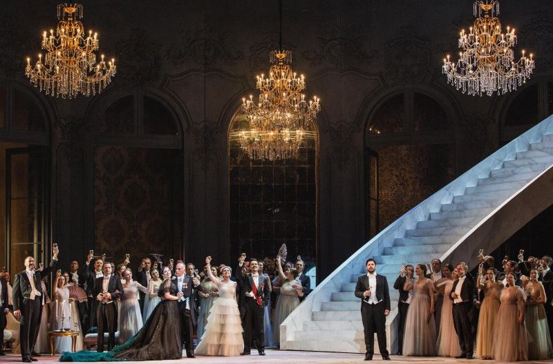 La traviata di Sofia Coppola con i costumi di Valentino torna (in digitale) al Teatro dell'Opera di Roma zerkalo spettacolo