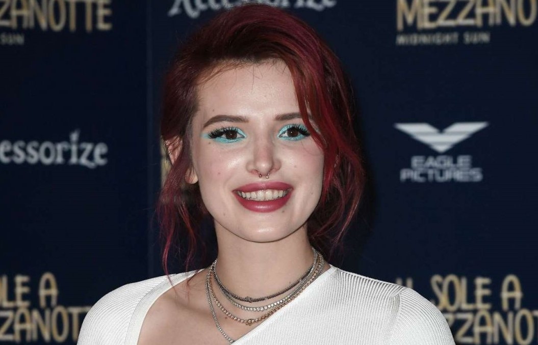 Bella Thorne a Roma presenta Il sole a mezzanotte zerkalo spettacolo