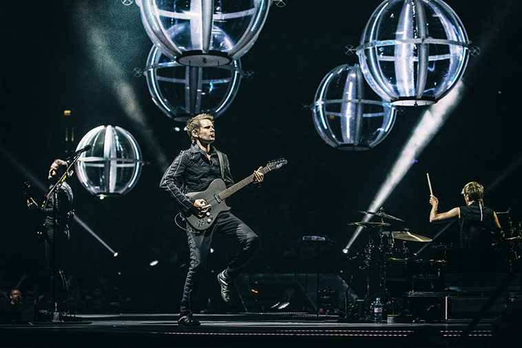 muse drones world tour cinema zerkalo spettacolo