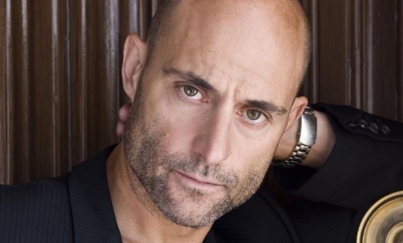 mark strong apoxiomeno zerkalo spettacolo