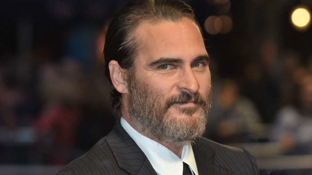 joaquin phoenix joker zerkalo spettacolo