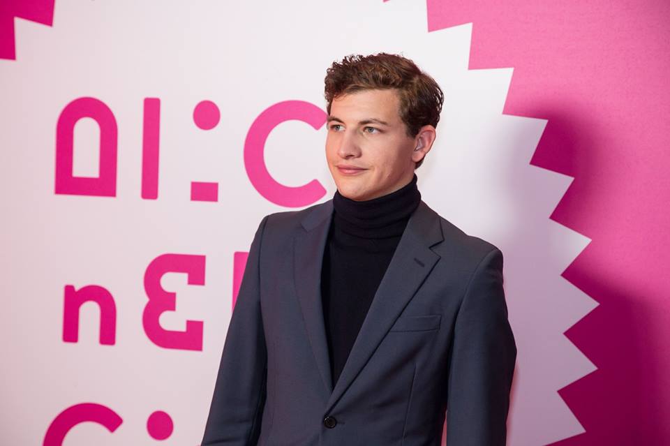 tye sheridan alice nella città zerkalo spettacolo