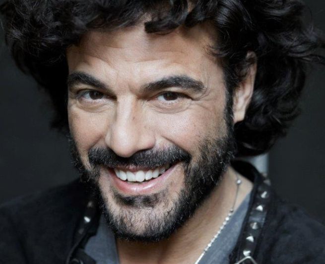 Francesco Renga nuovo singolo e date del tour italiano ed europeo zerkalo spettacolo