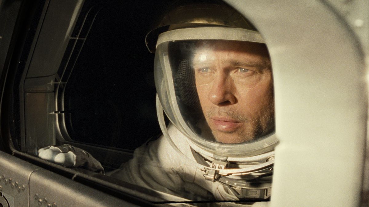 brad pitt ad astra zerkalo spettacolo