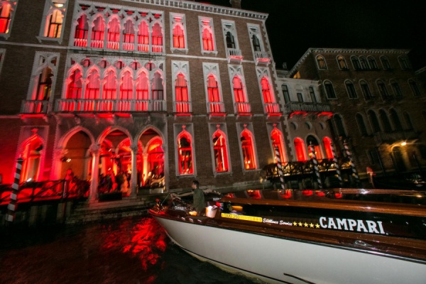 Campari Entering Red party Venezia 76 zerkalo spettacolo