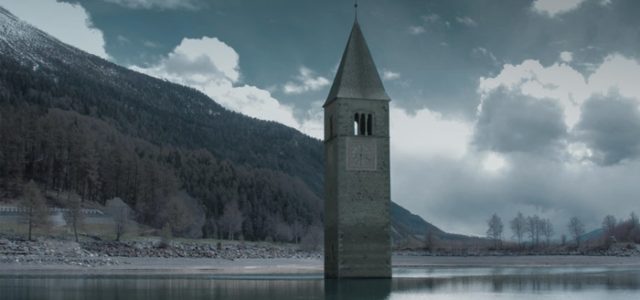 Curon anticipazioni sulla nuova serie italiana di Netflix zerkalo spettacolo