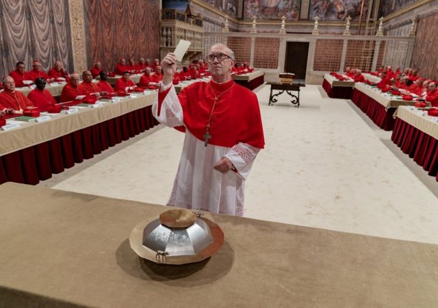 i due papi fernando meirelles jonathan pryce zerkalo spettacolo