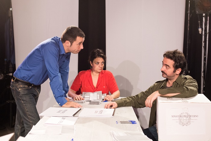 Piccola Patria al Teatro Argot Studio Lucia Franchi e Luca Ricci riflettono sulla politica contemporanea zerkalo spettacolo