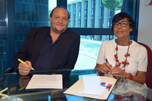 Alfonso Stagno firma il contratto con la Show Event Roma zerkalo spettacolo
