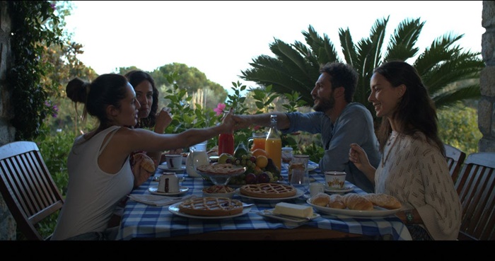 Magari Resto, al cinema la commedia corale con Enrico Lo Verso e Veronica Maya zerkalo spettacolo