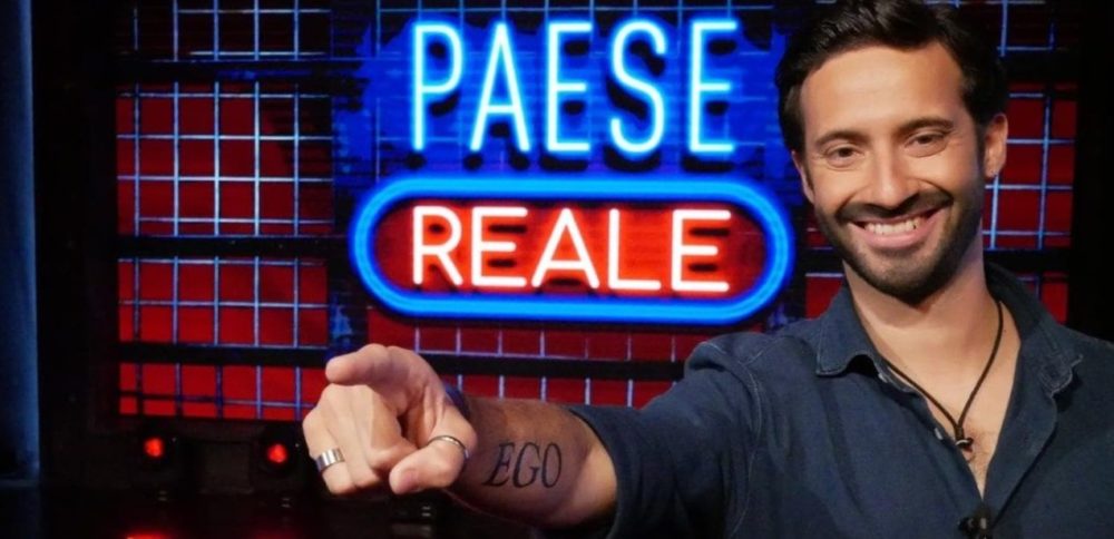 Paese Reale, su RaiPlay il talk show satirico di Edoardo ...