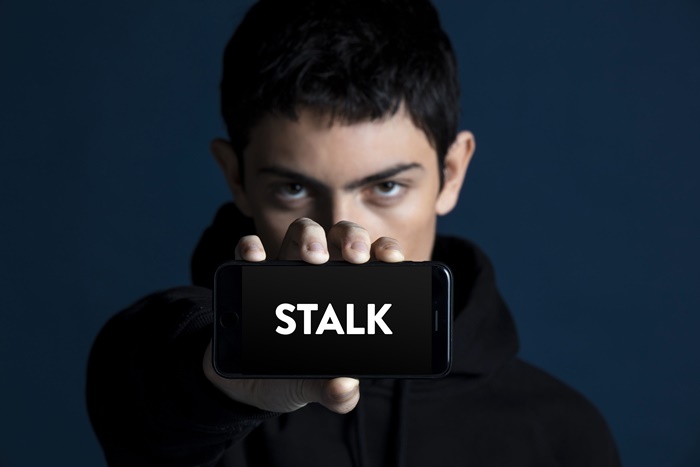 Stalk, dal 28 ottobre su RaiPlay la nuova serie internazionale sullo stalking zerkalo spettacolo