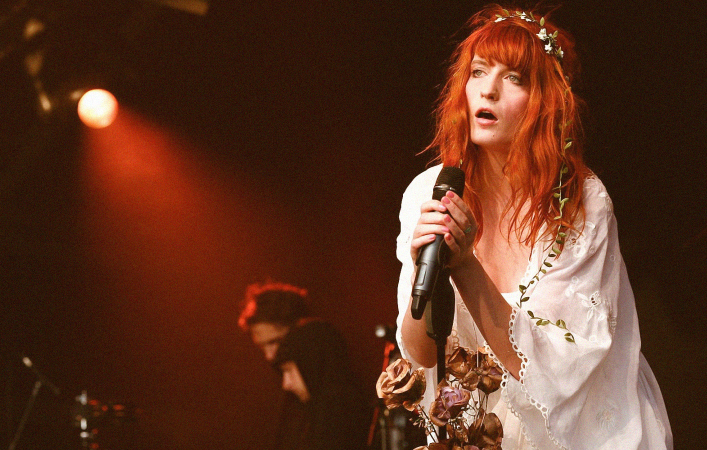Crudelia, Florence + The Machine interpreta il brano originale Call me Cruella zerkalo spettacolo