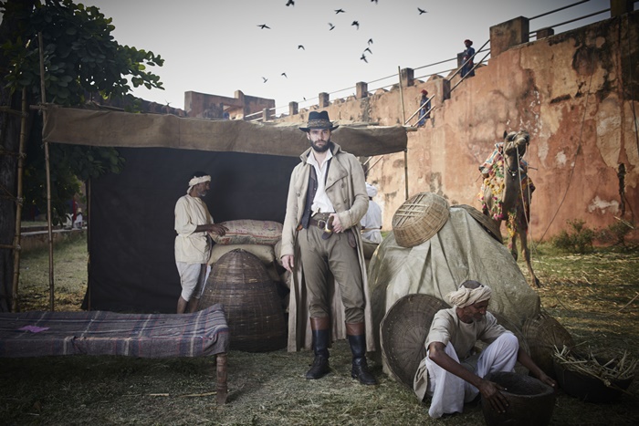 BEECHAM HOUSE, tutto sul period drama di Gurinder Chadha con Tom Bateman zerkalo spettacolo