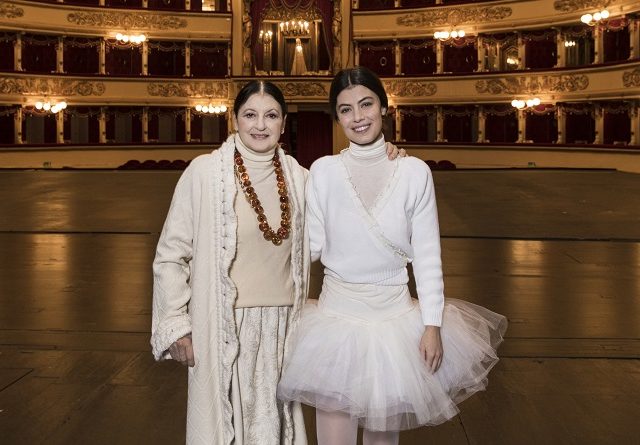 carla il film sulla fracci con alessandra mastronardi su rai 1 il 5 dicembre zerkalo spettacolo