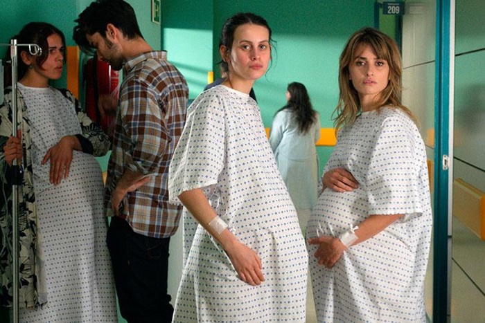 Madres Paralelas, la recensione del film di Almodóvar premiato a Venezia zerkalo spettacolo