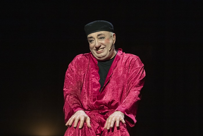 Non c’è niente da ridere, Beppe Barra in scena alla Sala Umberto zerkalo spettacolo