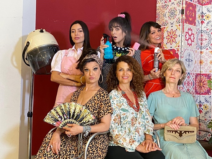 Fiori d'acciaio, alla Sala Umberto Tosca D'Aquino, Rocío Muñoz Morales e un cast tutto al femminile per la pièce cult diretta da Vado e Andreozzi zerkalo spettacolo